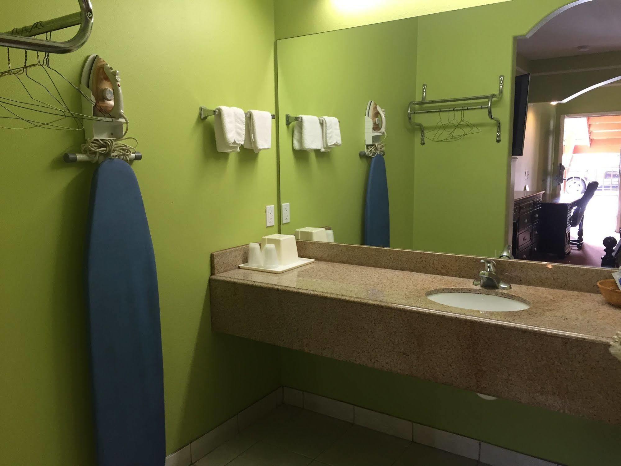 Crystal Suites Хьюстон Экстерьер фото